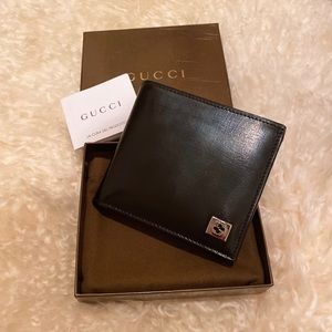 Gucci Men Bifold Leather Wallet Initial Metal GG